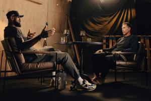 开云体育下载-名记调侃詹姆斯：失误片段不会放进播客 球场大脑不在芝加哥