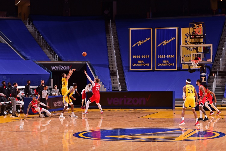 开云体育官网-利拉德回顾往事：库里受我言论激励独得62分，自此避免与之言语交锋