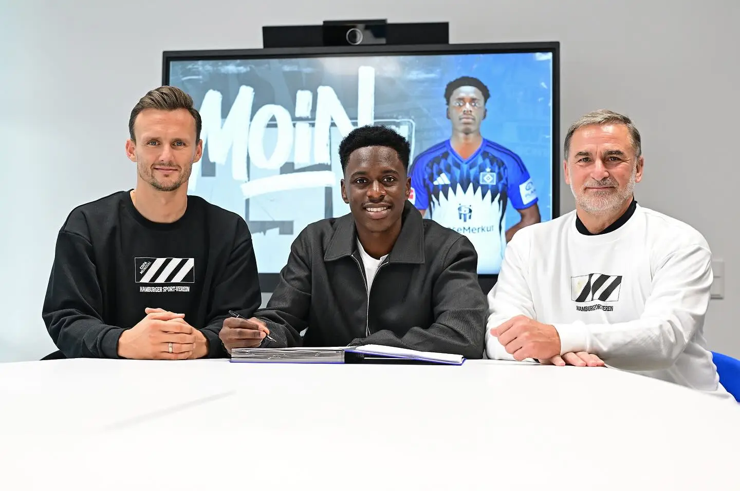 kaiyun-洛孔加Ins：很高兴加盟汉堡，准备共同书写精彩篇章！