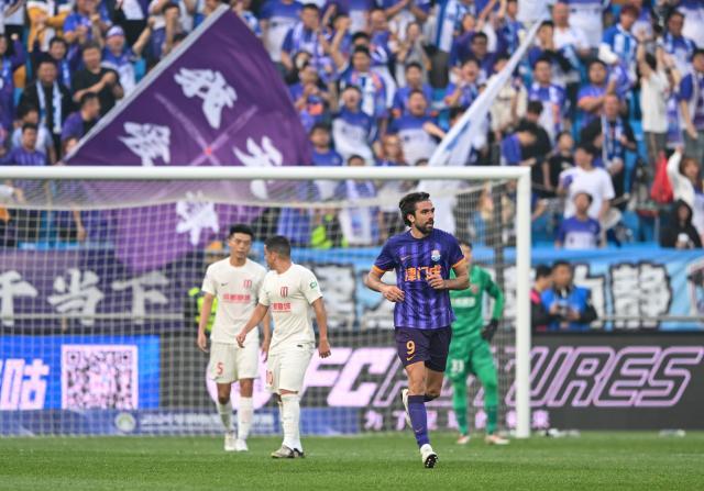 开云下载-孔帕尼奥享受津门行：每周学3小时中文 最爱白米饭